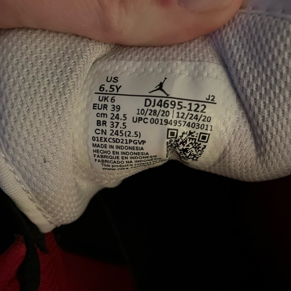 Air Jordan Retro 1 Mid 6.5Y Red Black Nike High Tops - Picture 5 of 5